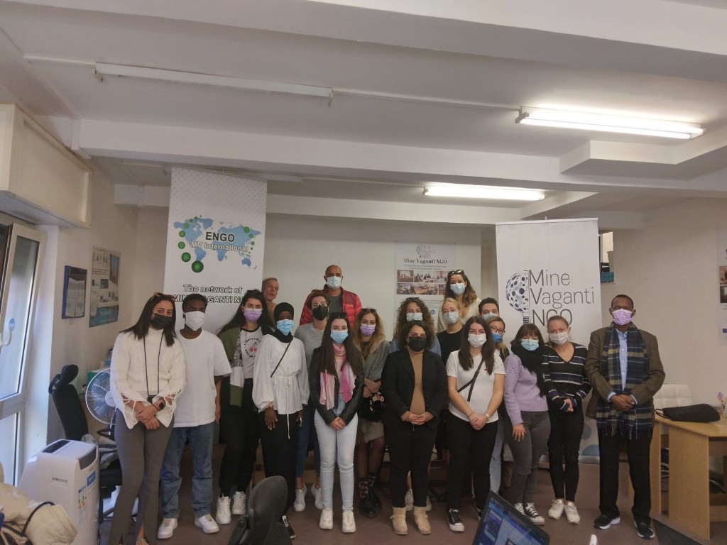 CRitical thinking against fake NEWs” (CREW) KA2 Proje Eğitim Kursu - İtalya